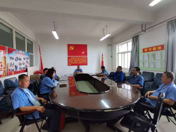 運(yùn)輸采供黨支部召開(kāi)黨員大會(huì)，組織主題教育集中學(xué)習(xí)。